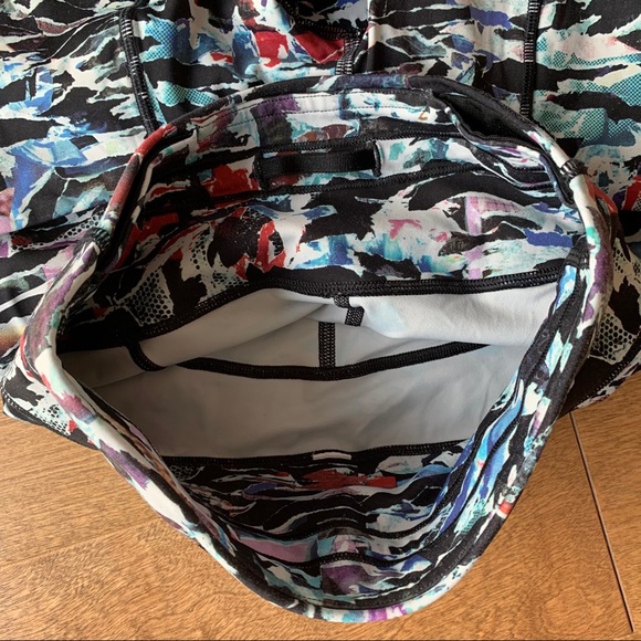 *SOLD* LULULEMON Break free crop sz 2 leggings Nulux 17" - Picture 8 of 13